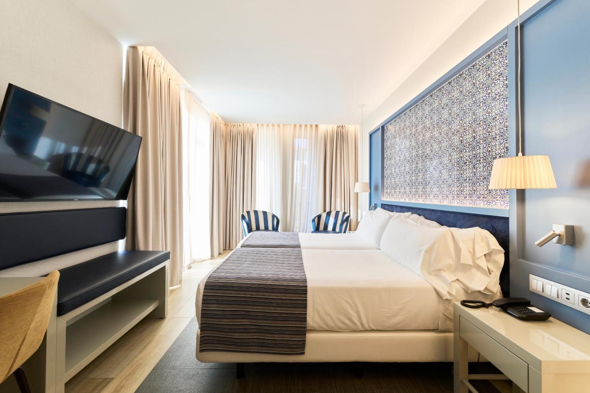 Superior Twin Room with Terrace and Private Pool