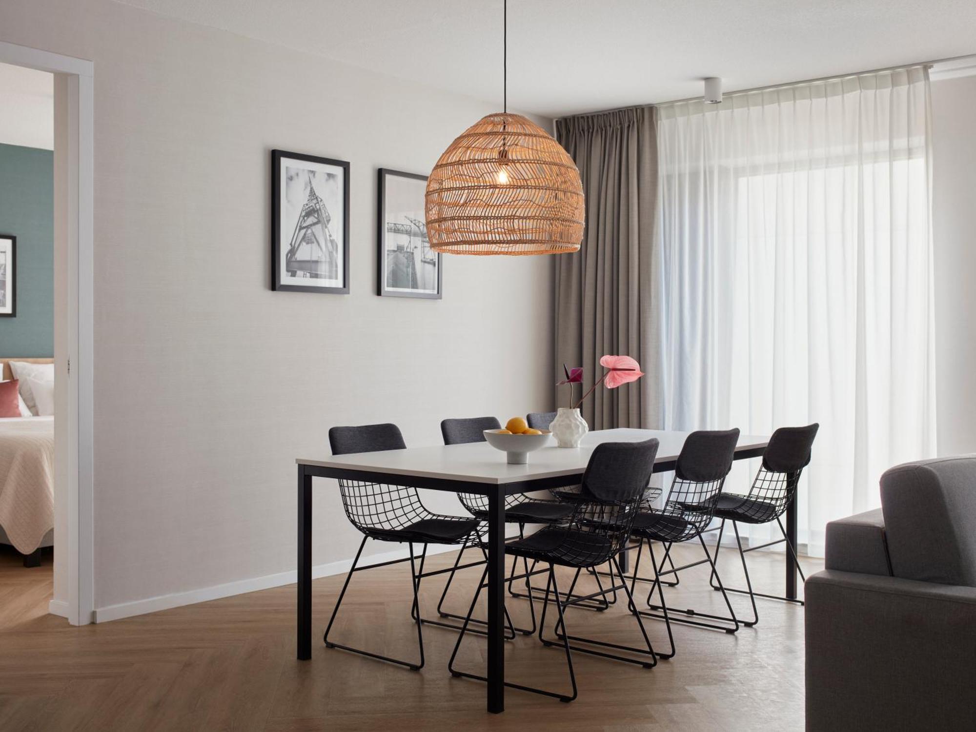 Extra Large 1 Bedroom Apartment with Sofa Bed
