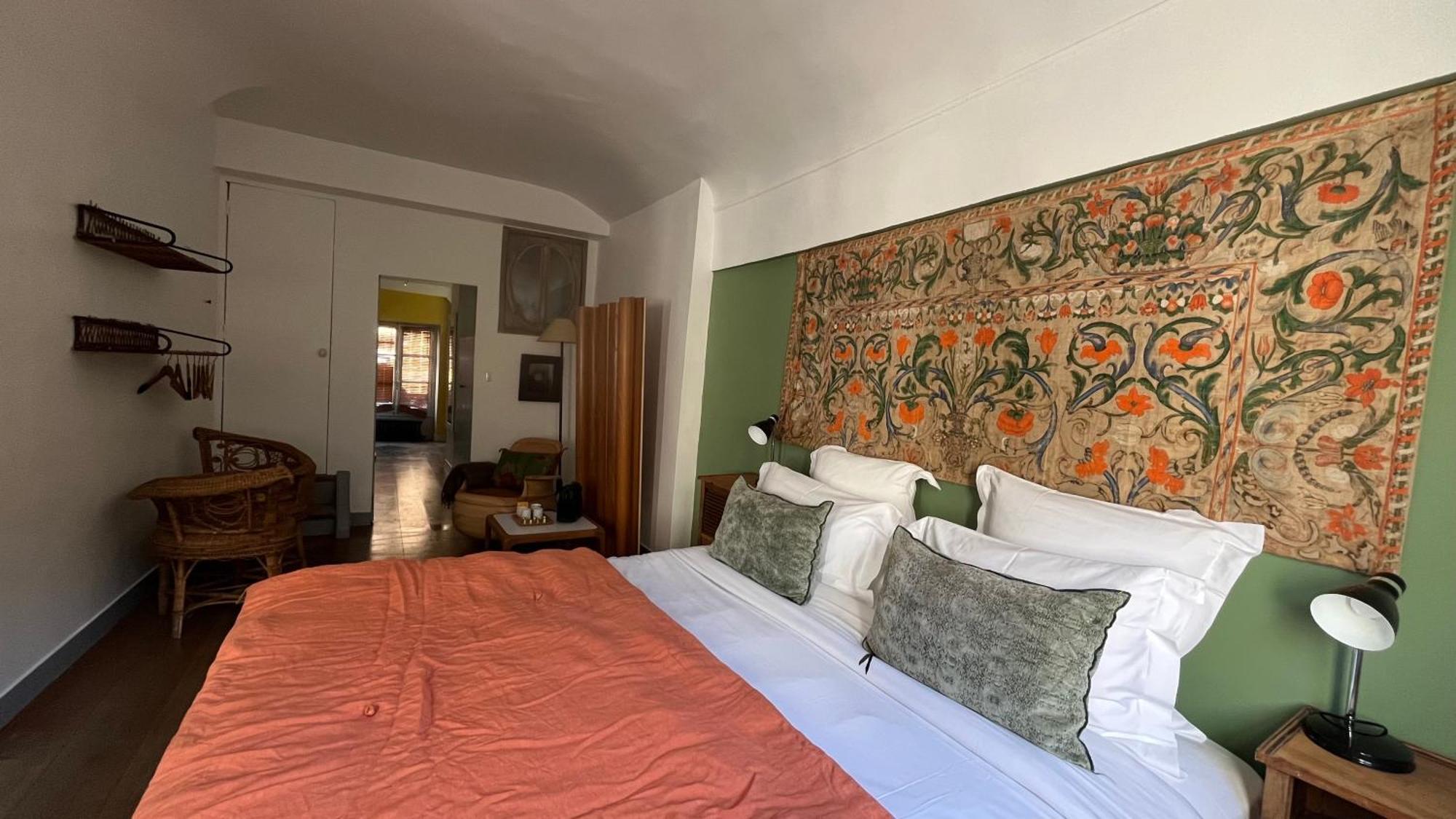 Double Room,1743304386:JPEG