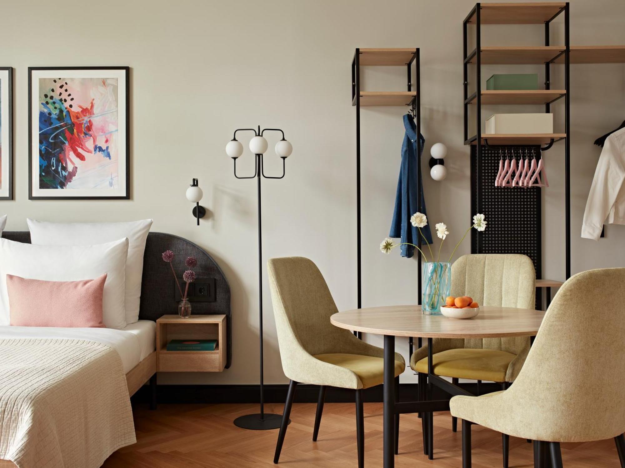 Large Studio with Kitchenette and Sofa Bed