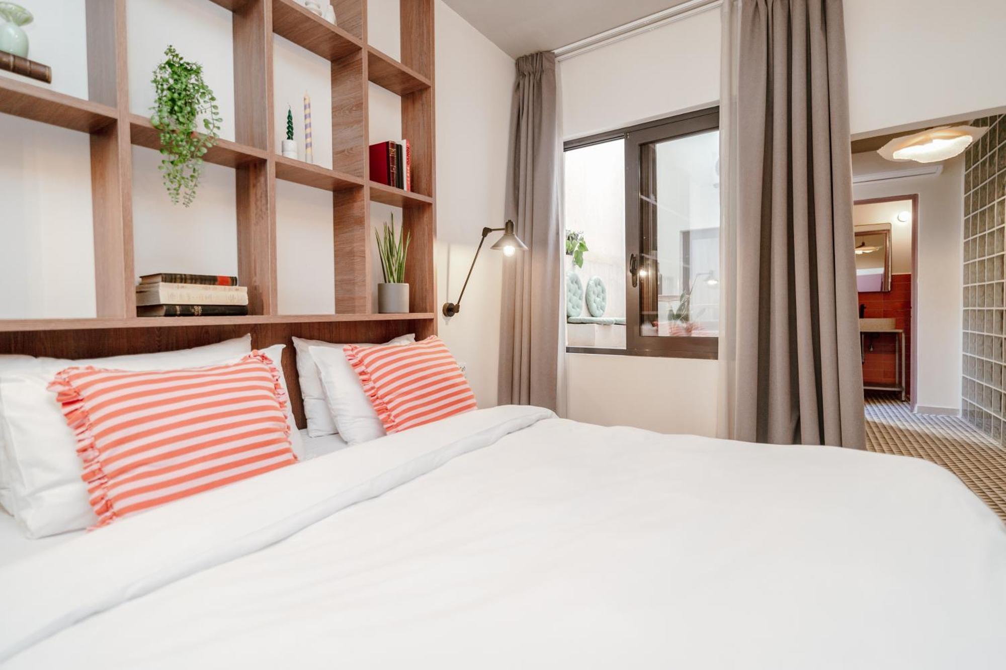 Elegant Double Room with Window