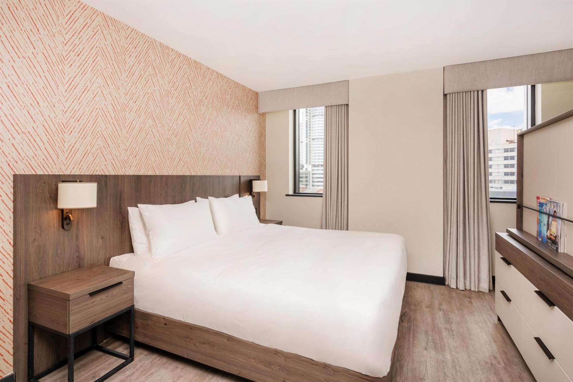King Studio Suite with Kitchenette - Mobility Accessible