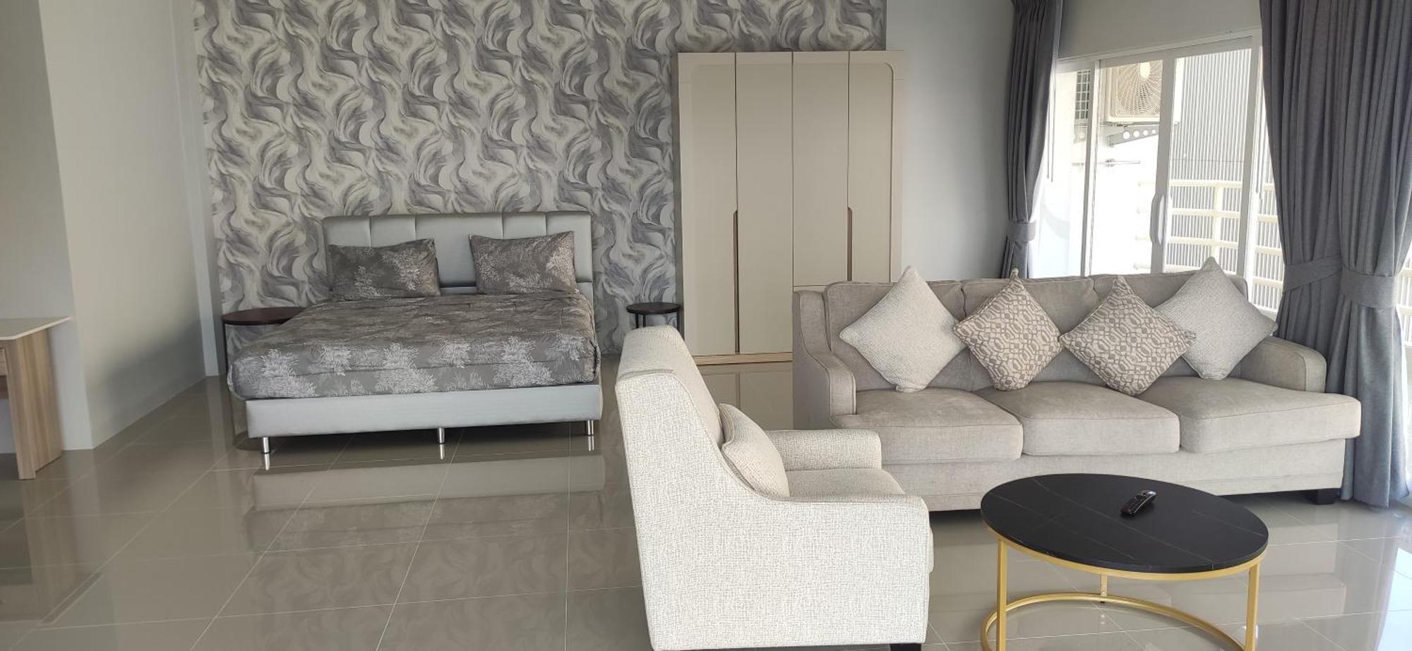 Deluxe King Suite