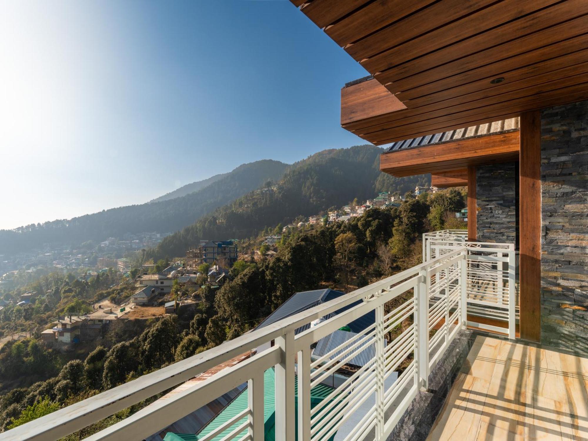 King Room with Balcony (Valley View)