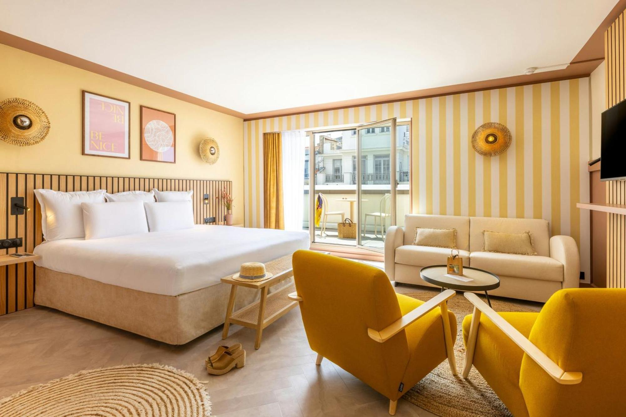 Junior King Suite with Sofa Bed and Terrace - Noter Dame View