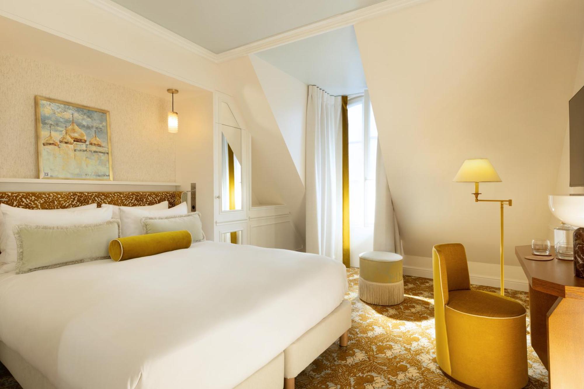 "Almarine" Signature Room