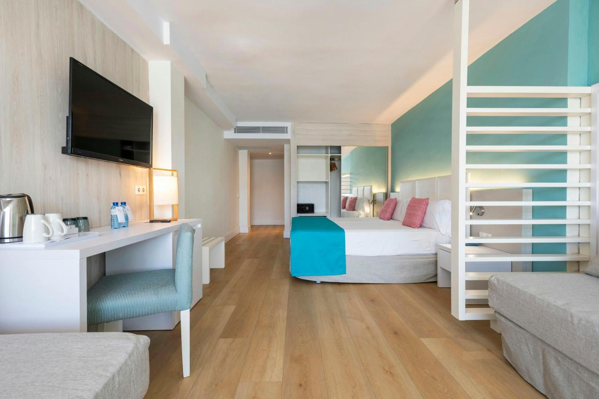 Deluxe Quadruple Room
