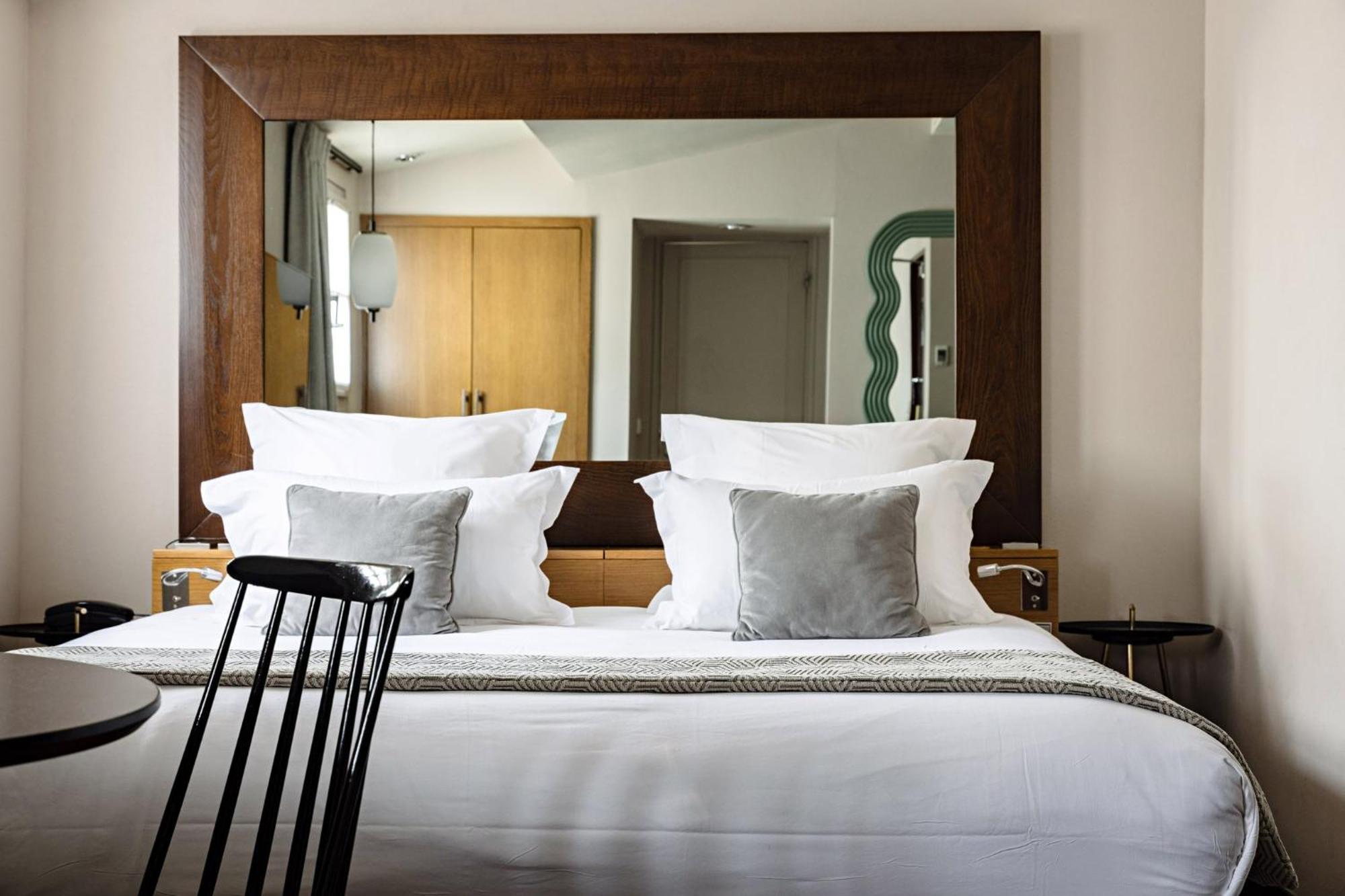 Premium King Room Sofa Bed,1746830496:JPEG