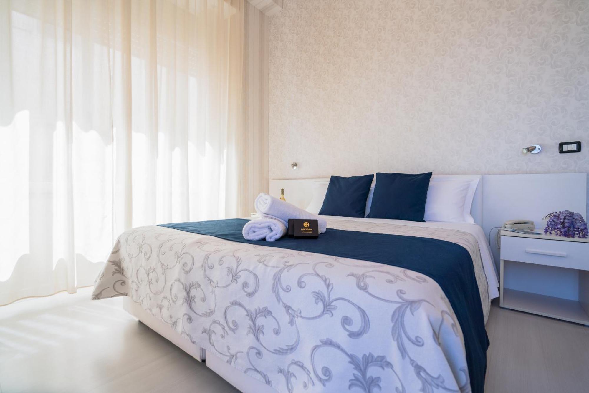 Superior Double Room with Balcony and Sea View