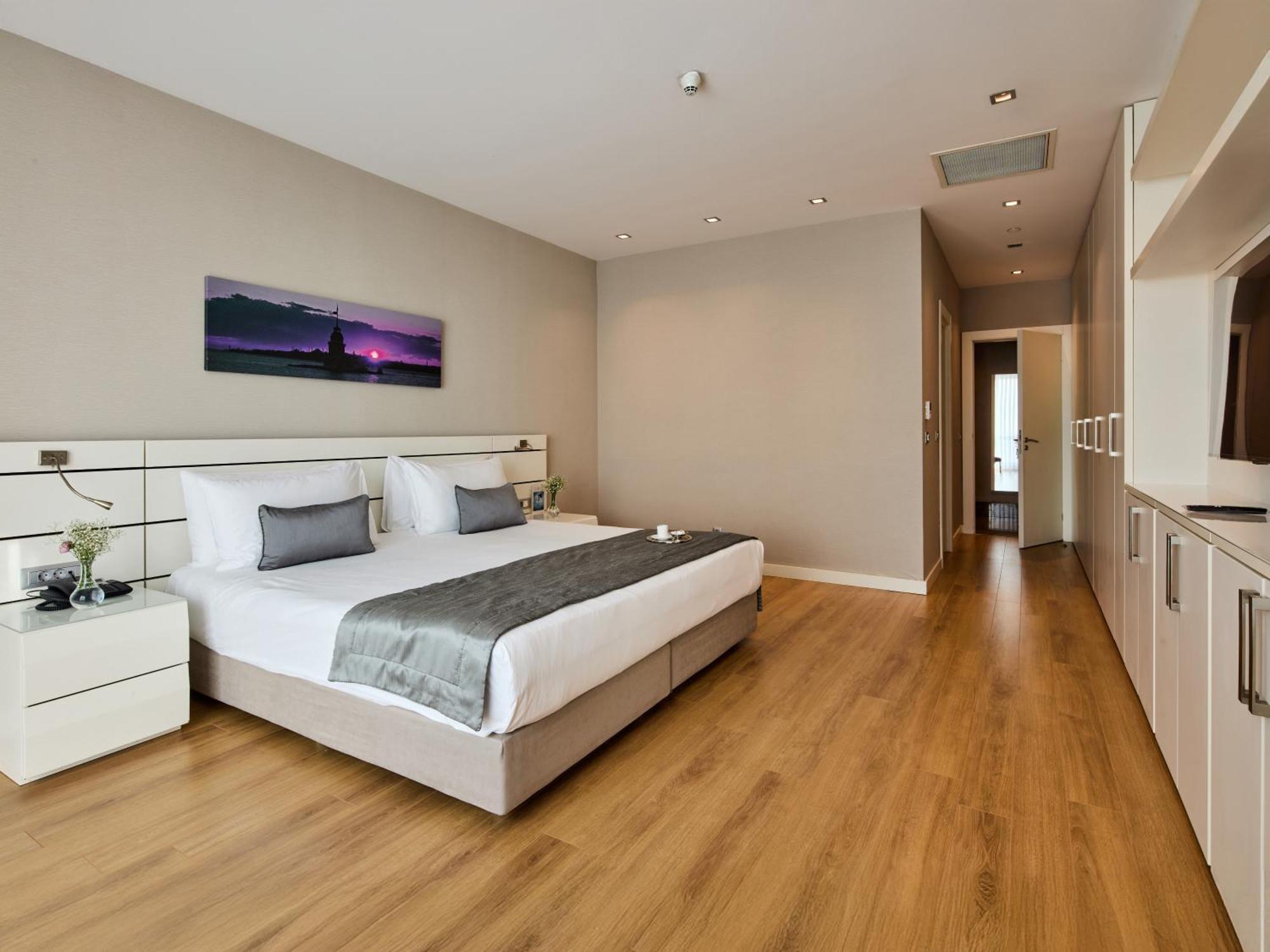 Four Bedroom Penthouse Apartment with Sea View