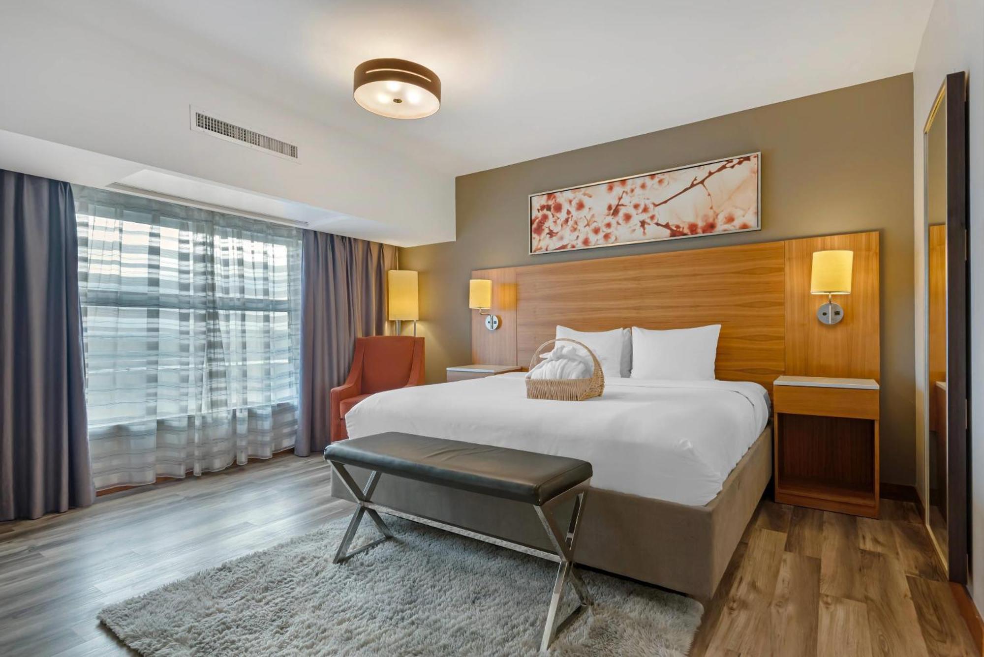 1-Bedroom King Whirlpool Suite with Fireplace & Sofabed - Non-Smoking