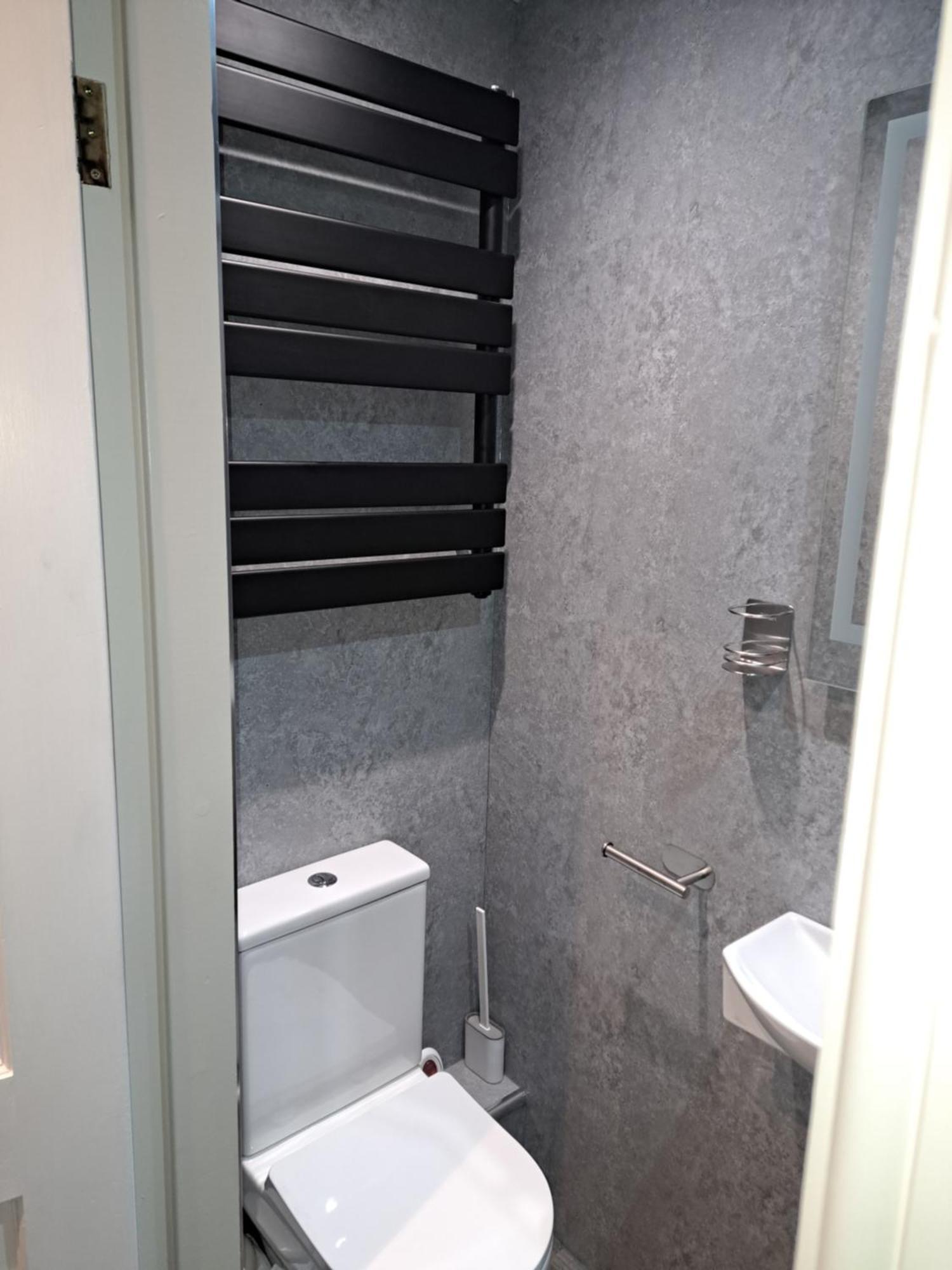 SMALL DOUBLE BUDGET ROOM IN EVES