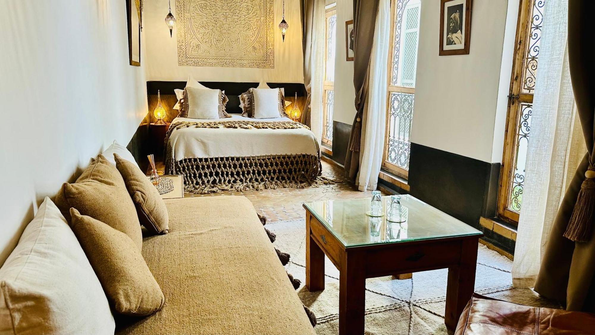 Suite with Bathtub (ZAIRA)