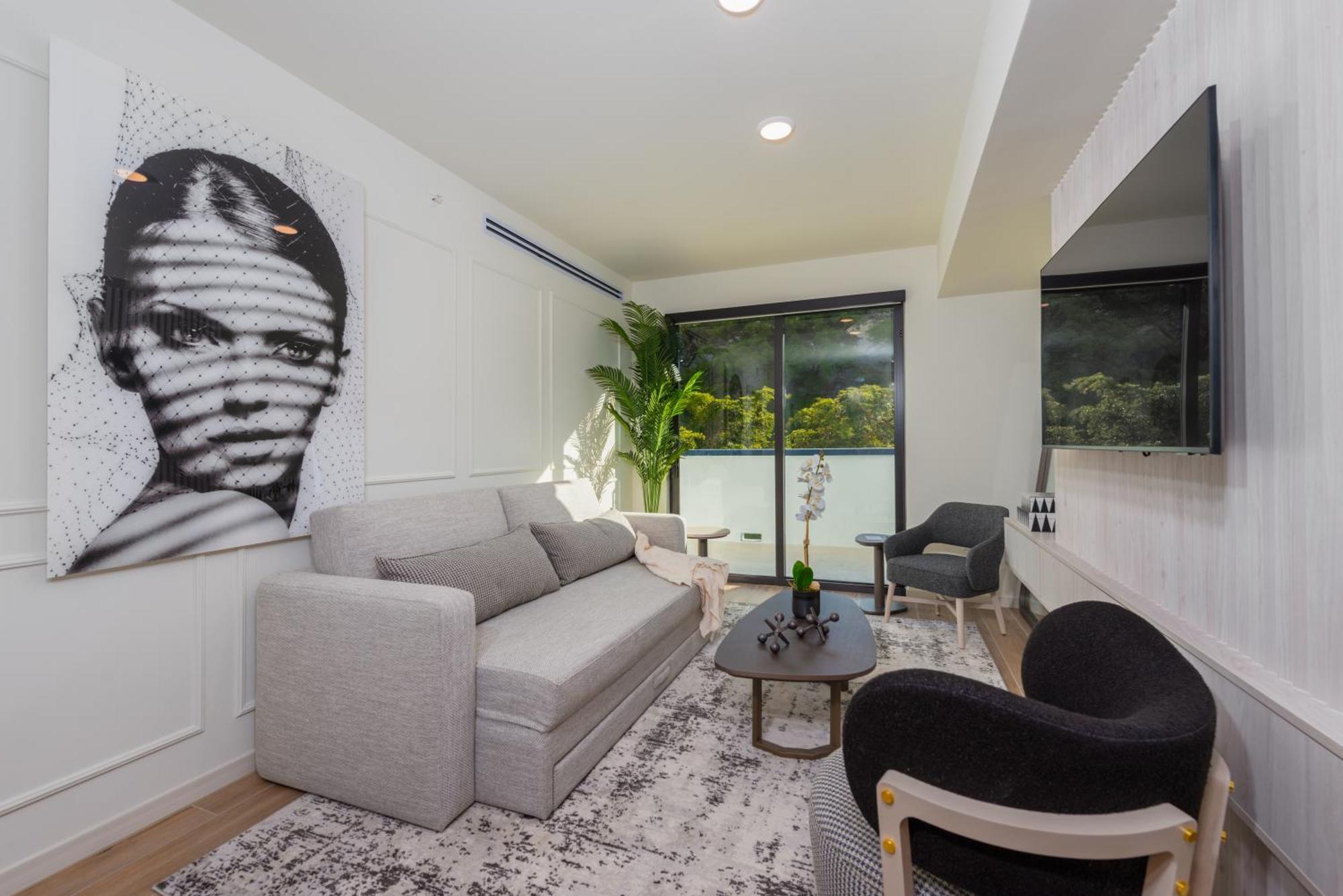 Classic One-Bedroom Apartment King Bed