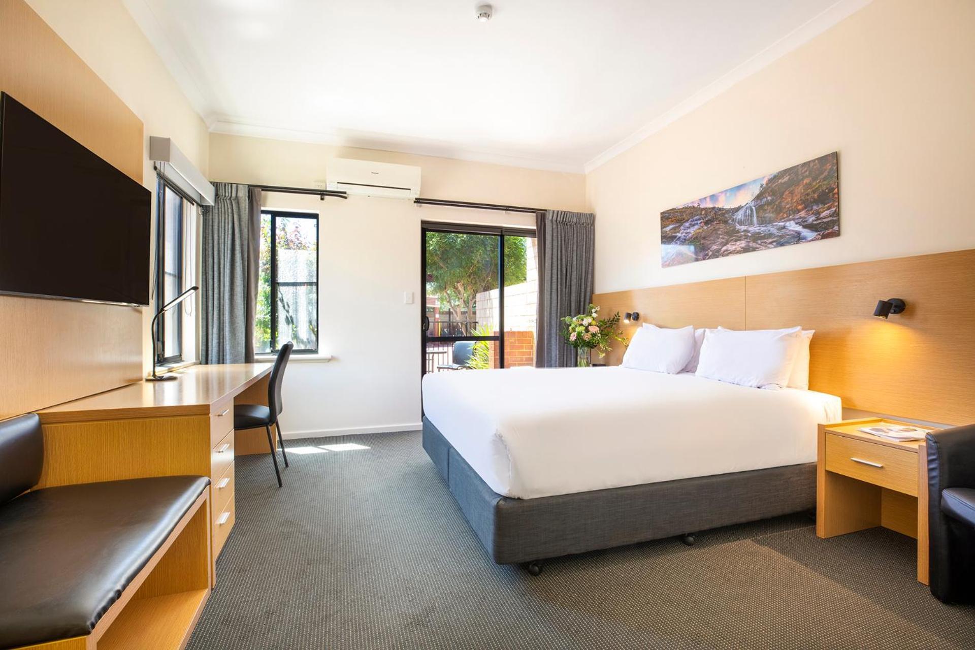 Deluxe King Room,1756542145:JPEG