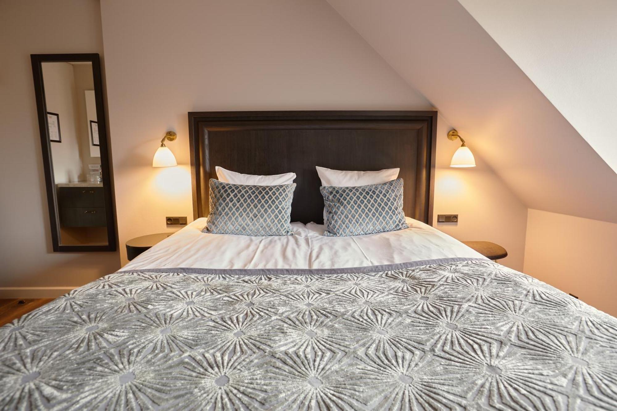 Single Deluxe