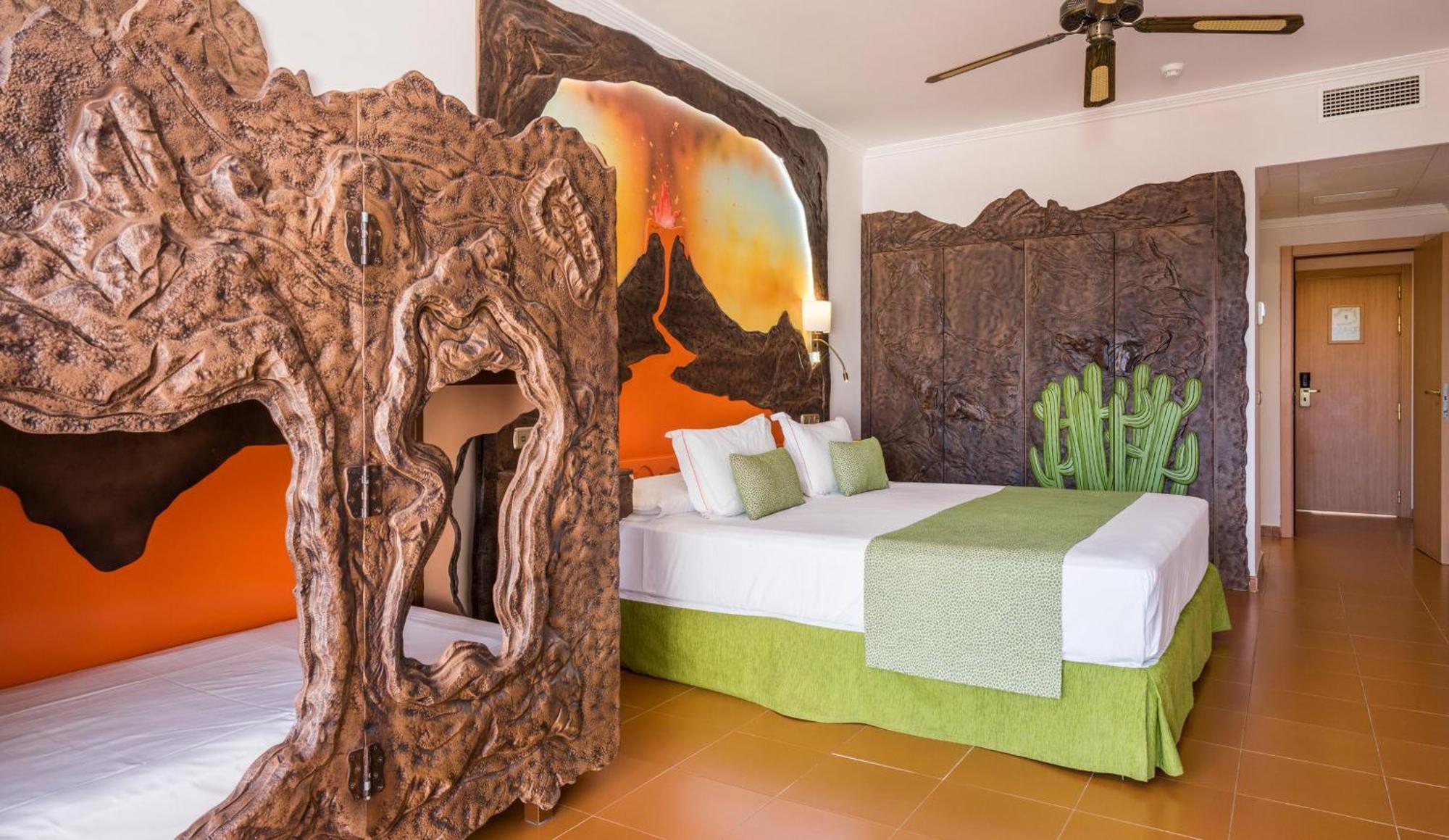 Double Room Themed