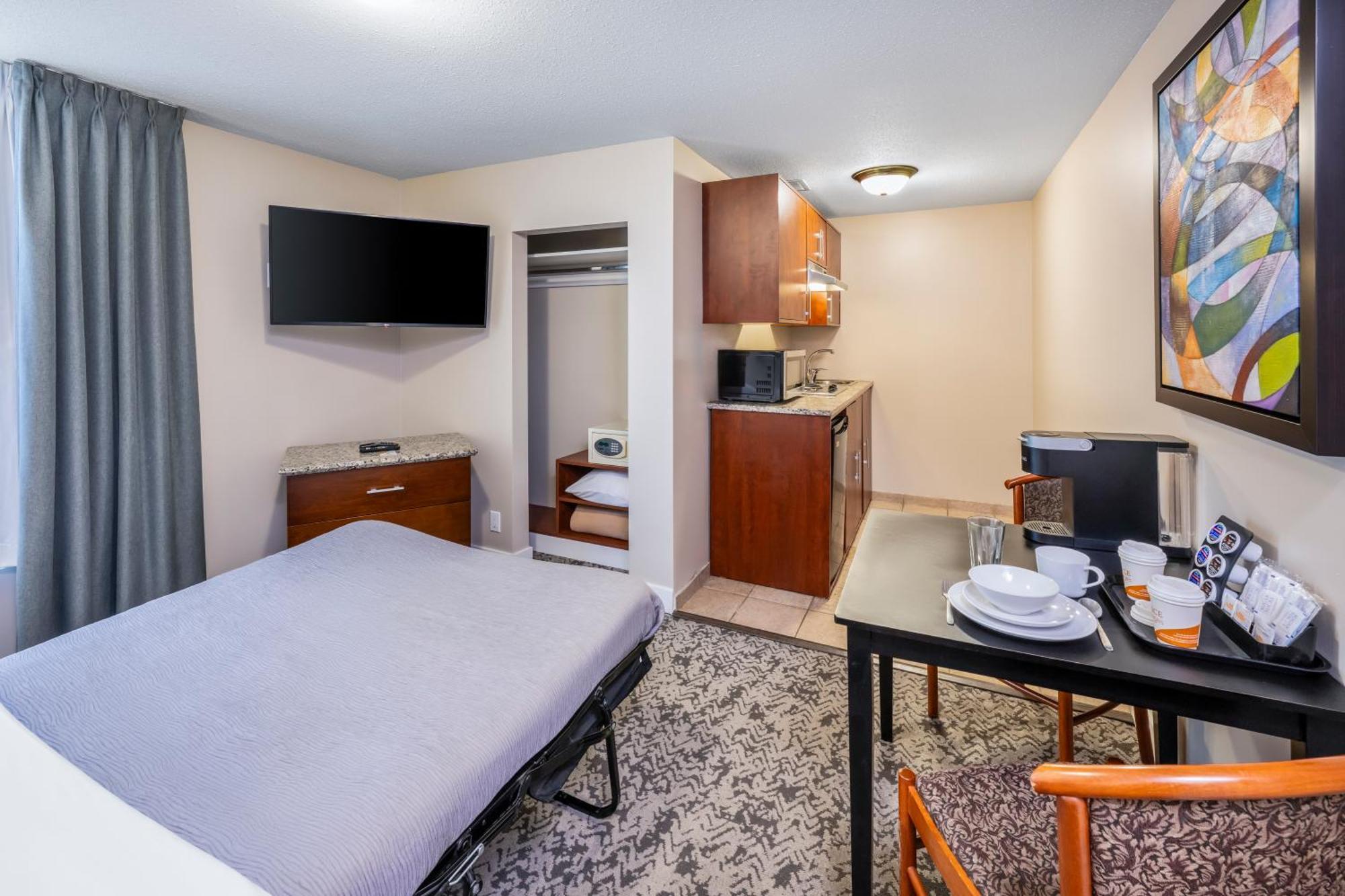 One-Bedroom Queen Suite Non-Smoking