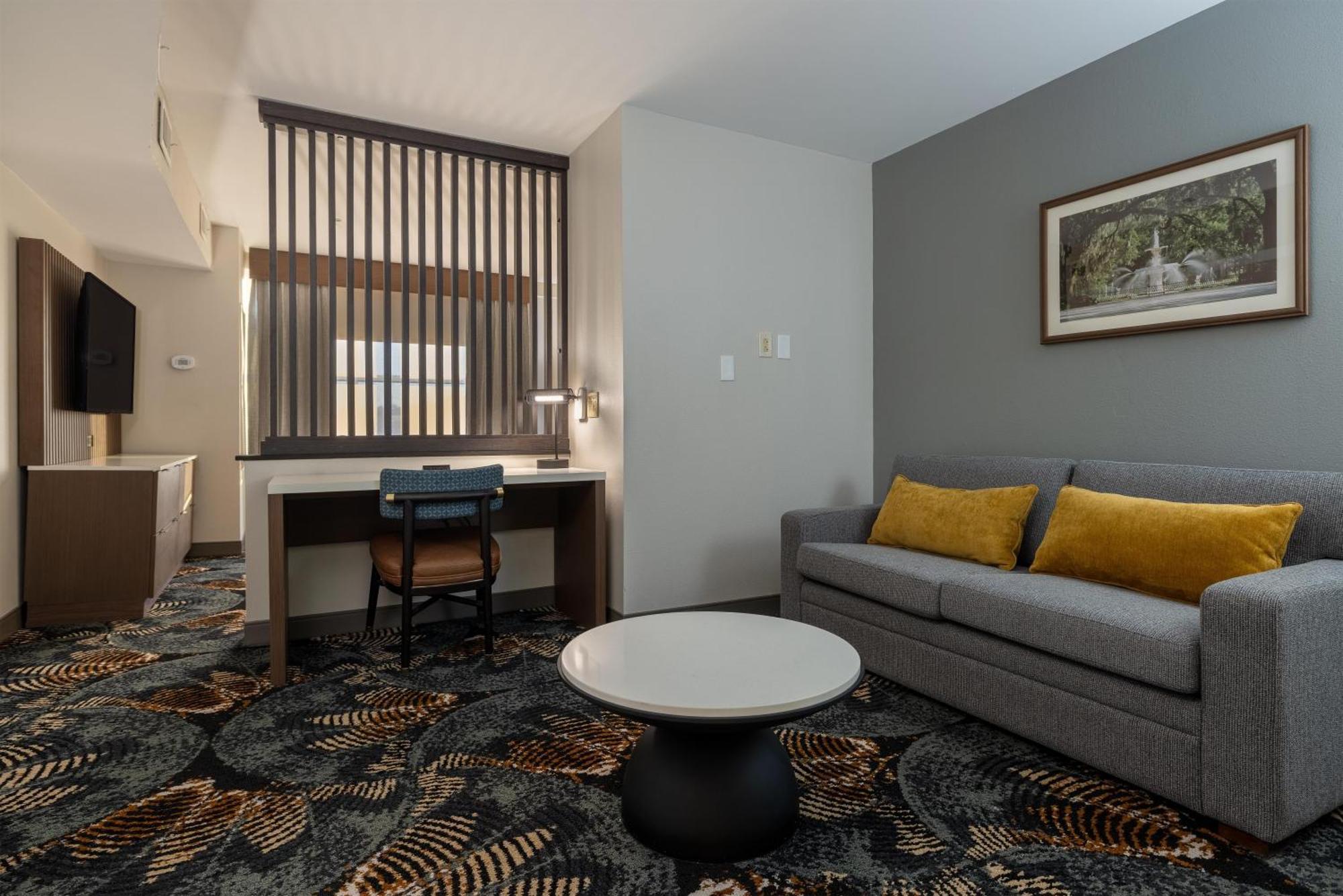 Queen Studio with Two Queen Beds - Non-Smoking