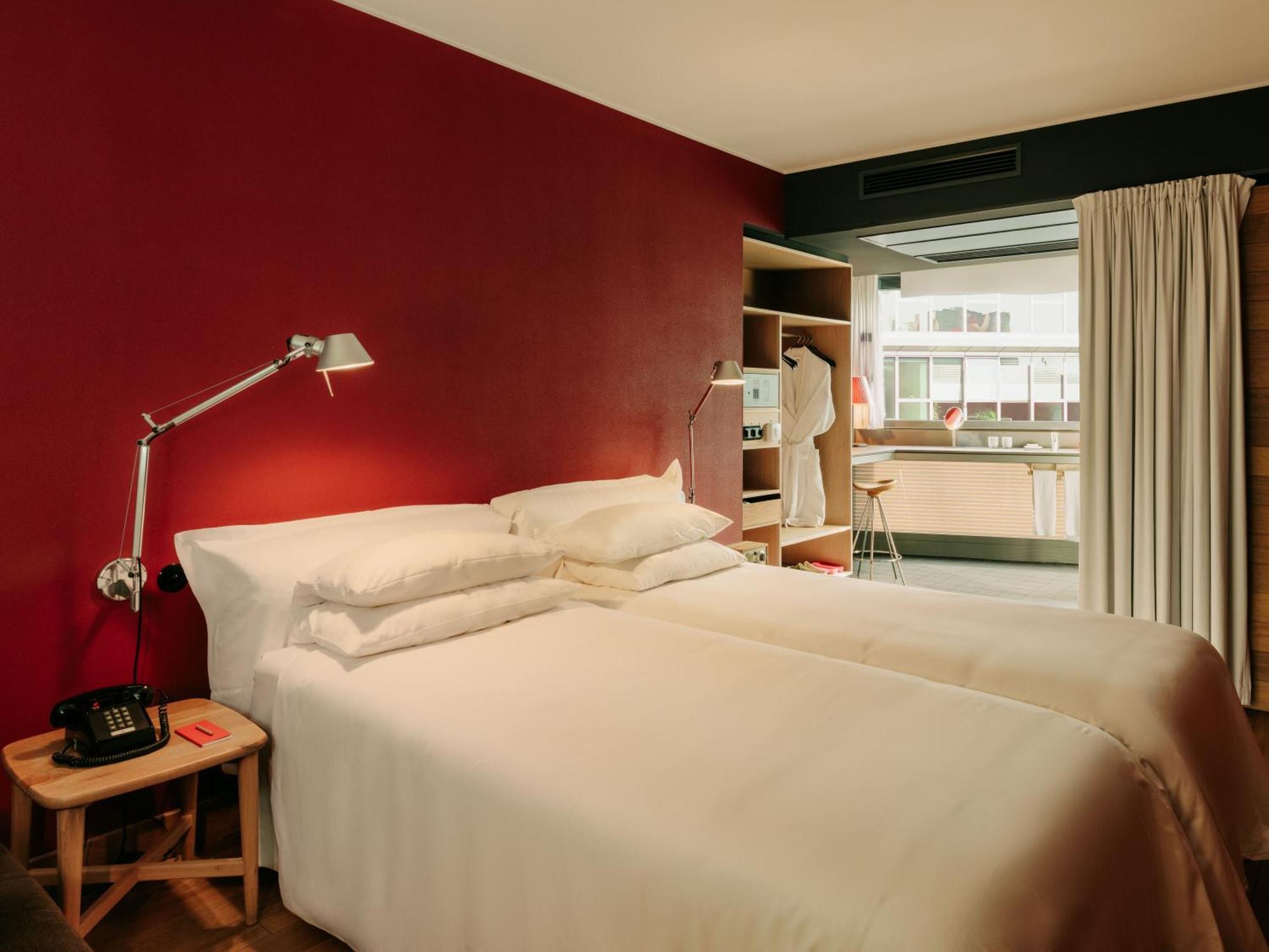 Corner Twin Room