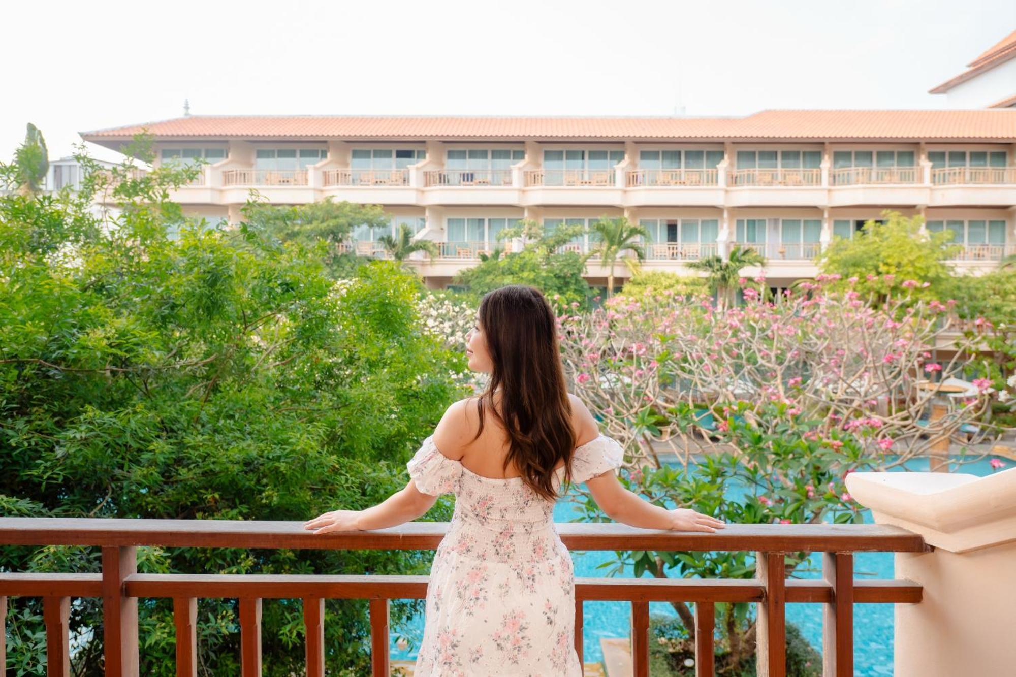 Deluxe Double or Twin Room with Pool View