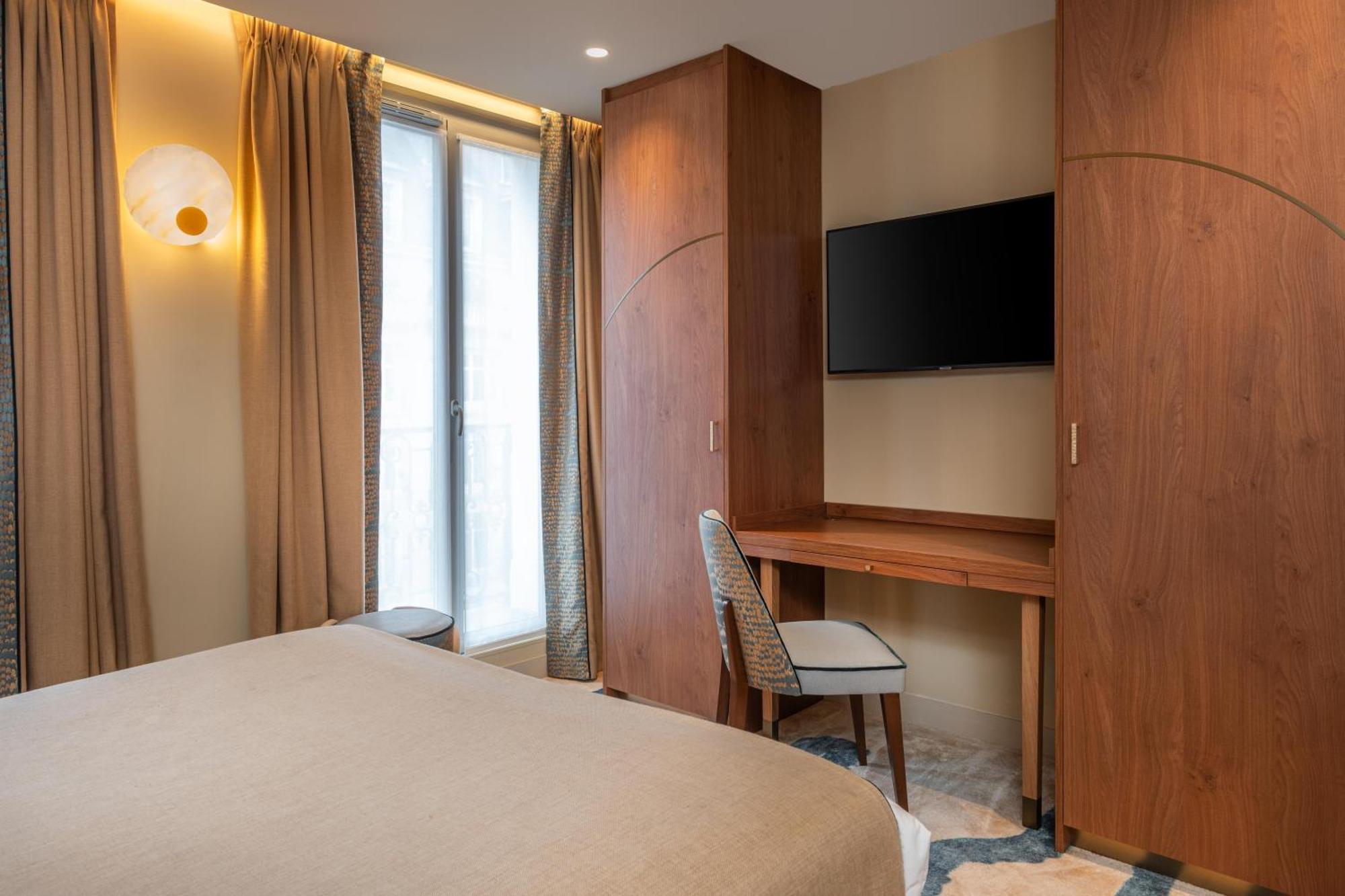 Executive Room Eiffel Tower View