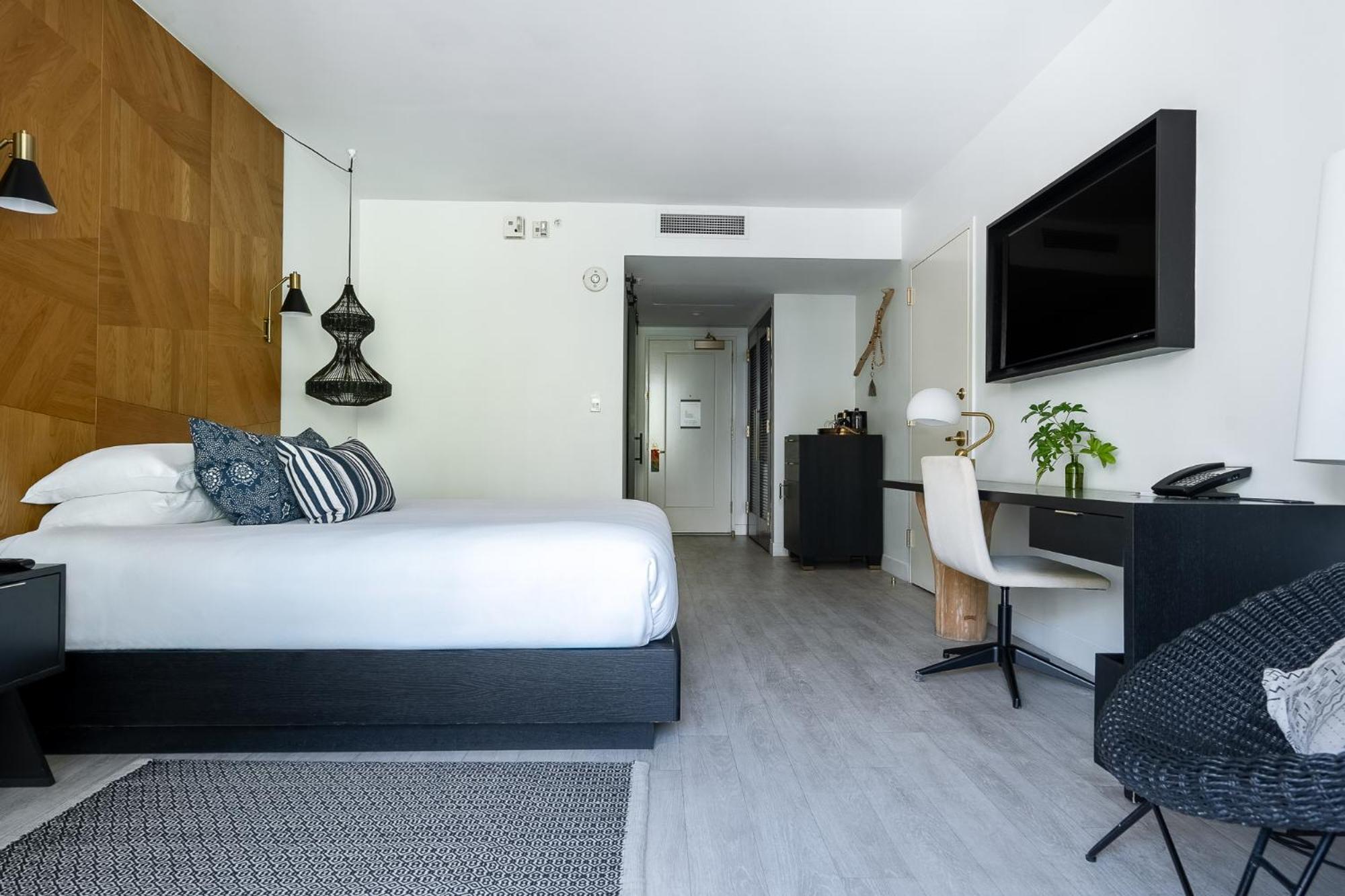 Deluxe Room - King Bed