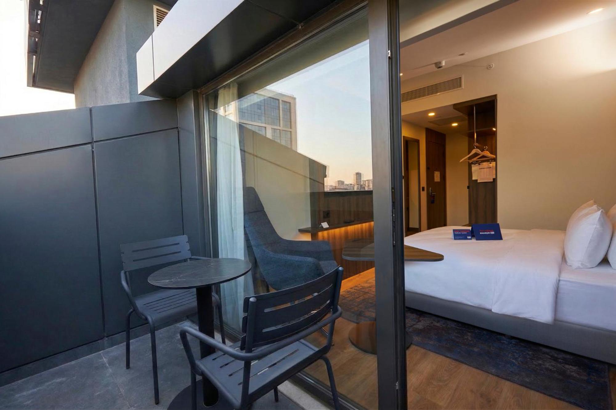Standard Queen Room with Balcony