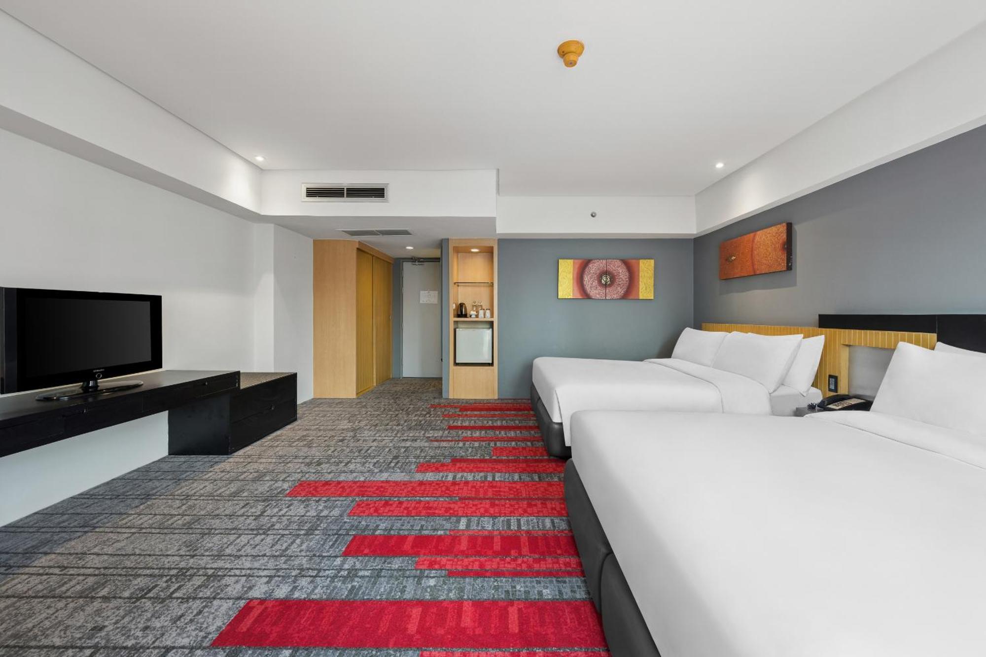 Grand Deluxe Two Queen Room