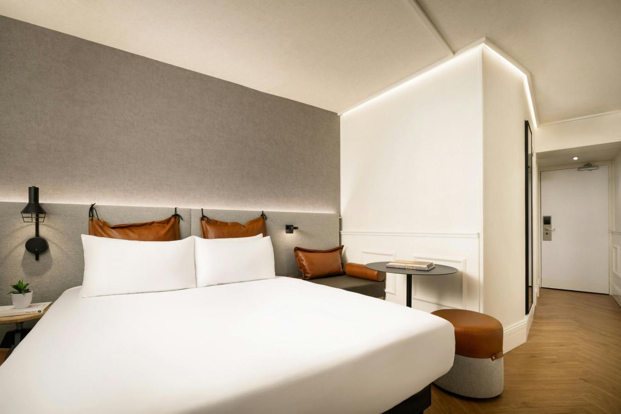 Supreme Queen Room