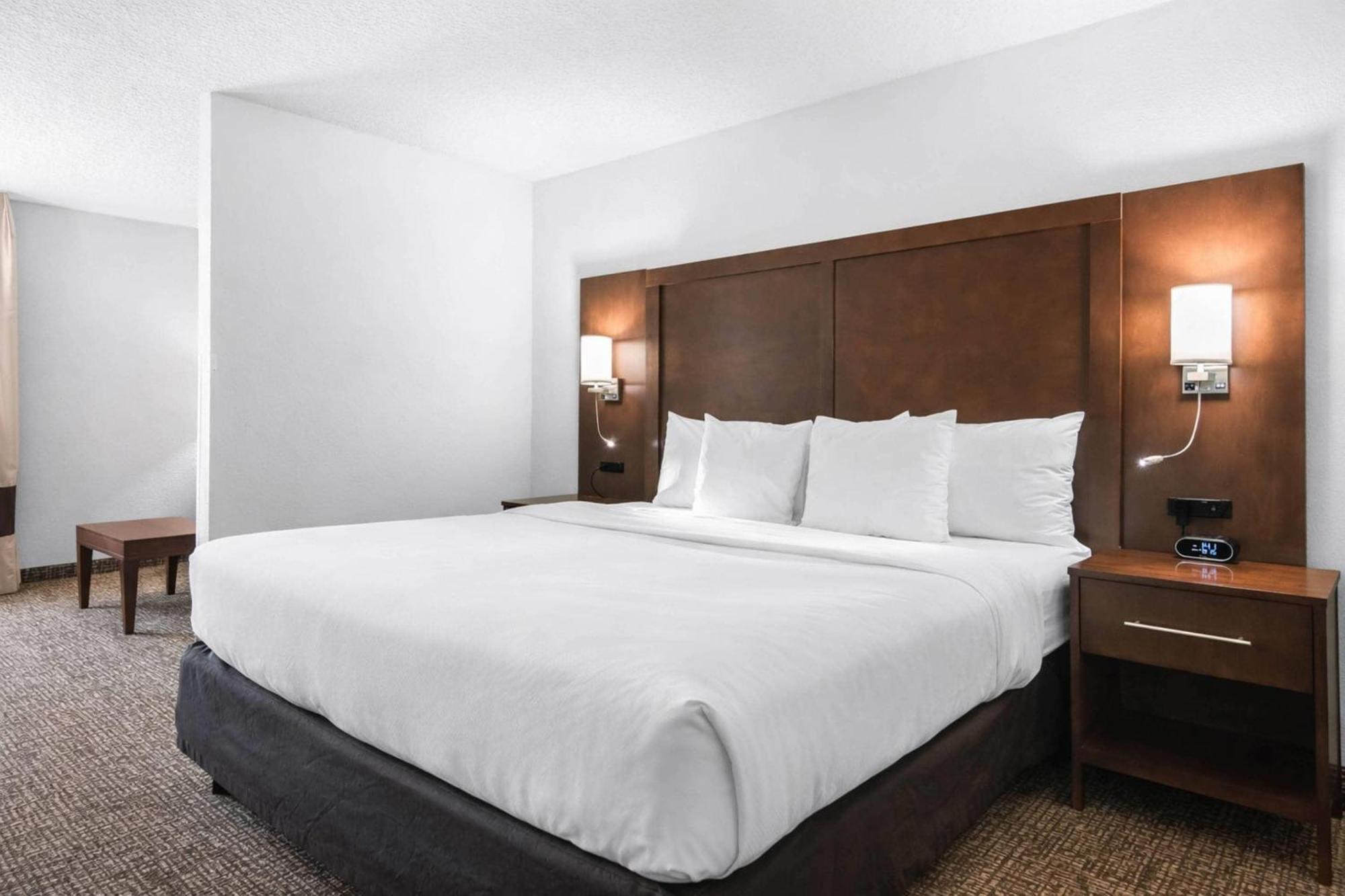 King Suite - Disability Access/Non-Smoking