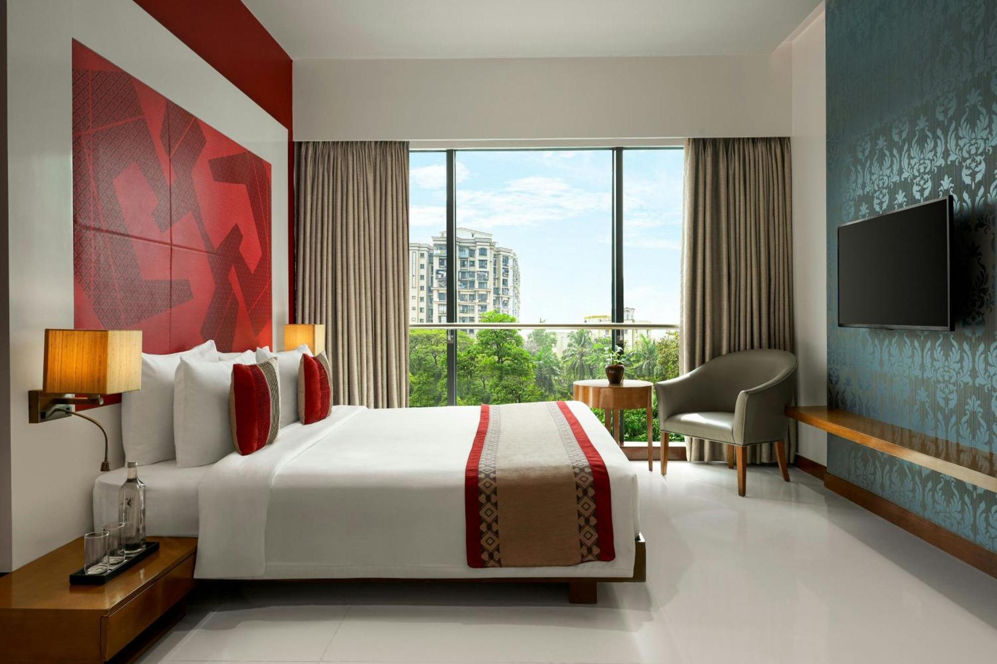 Hazel King Suite with City View