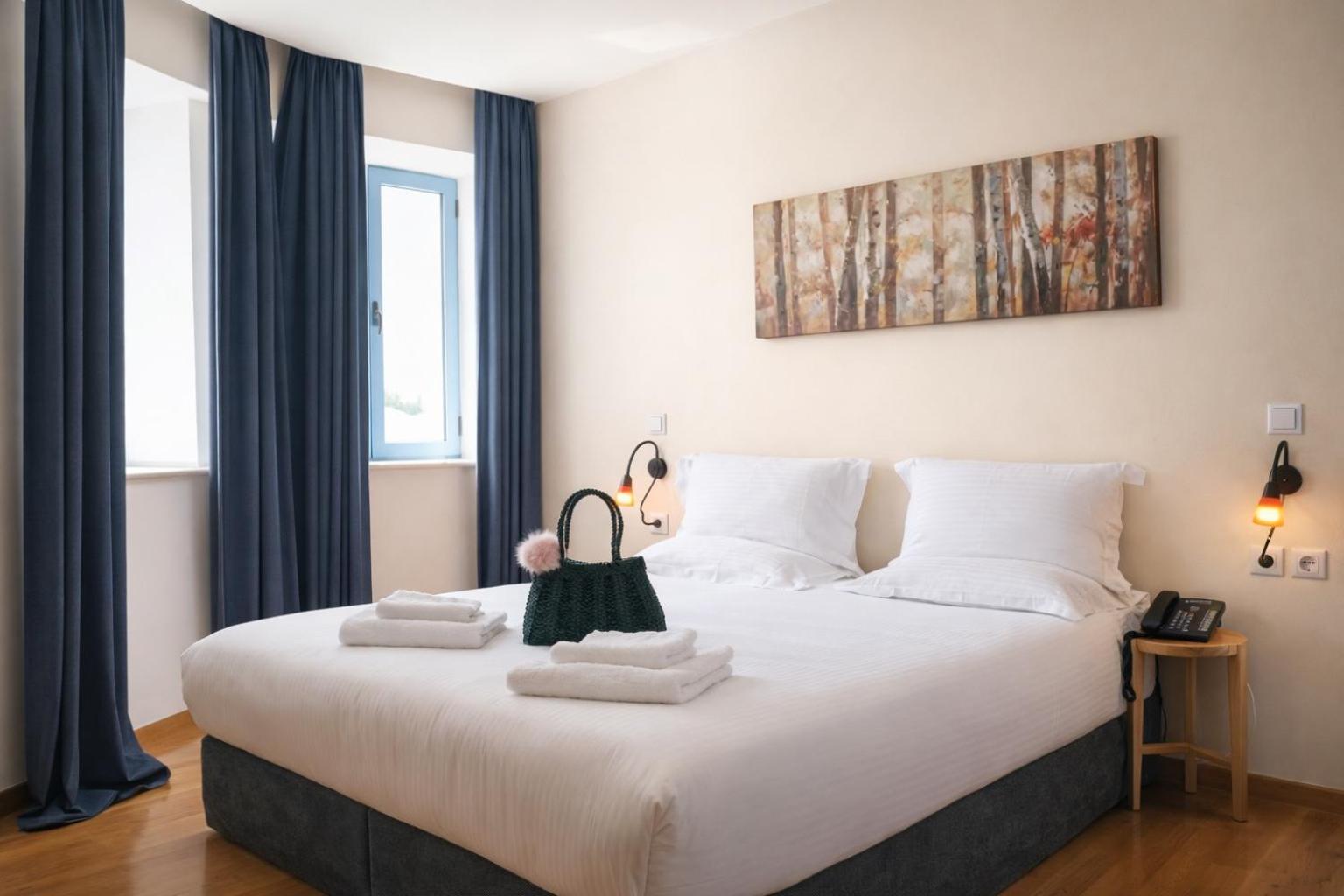 Deluxe Double Room with Street View