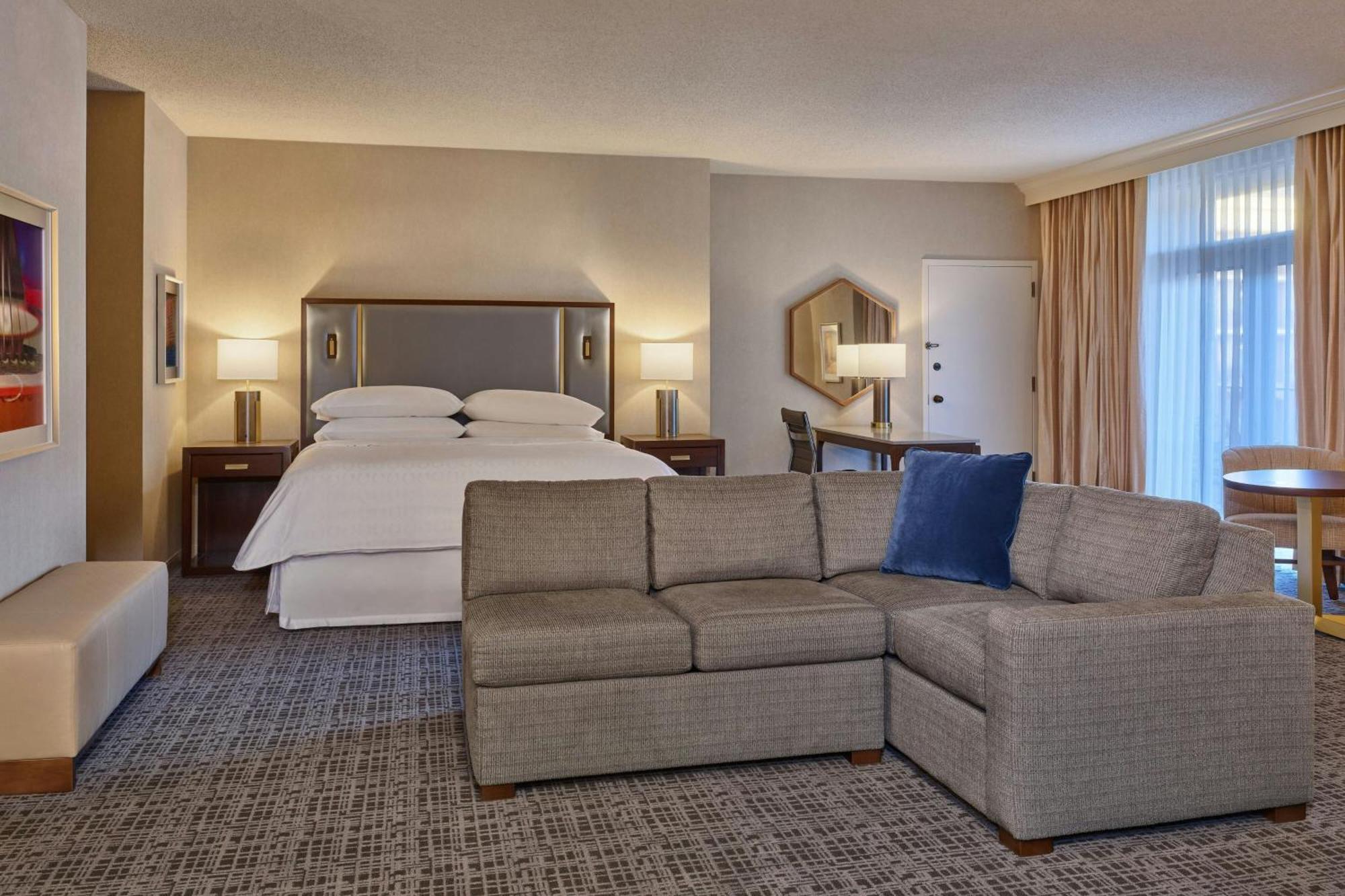 Junior Suite 1 King Corner room