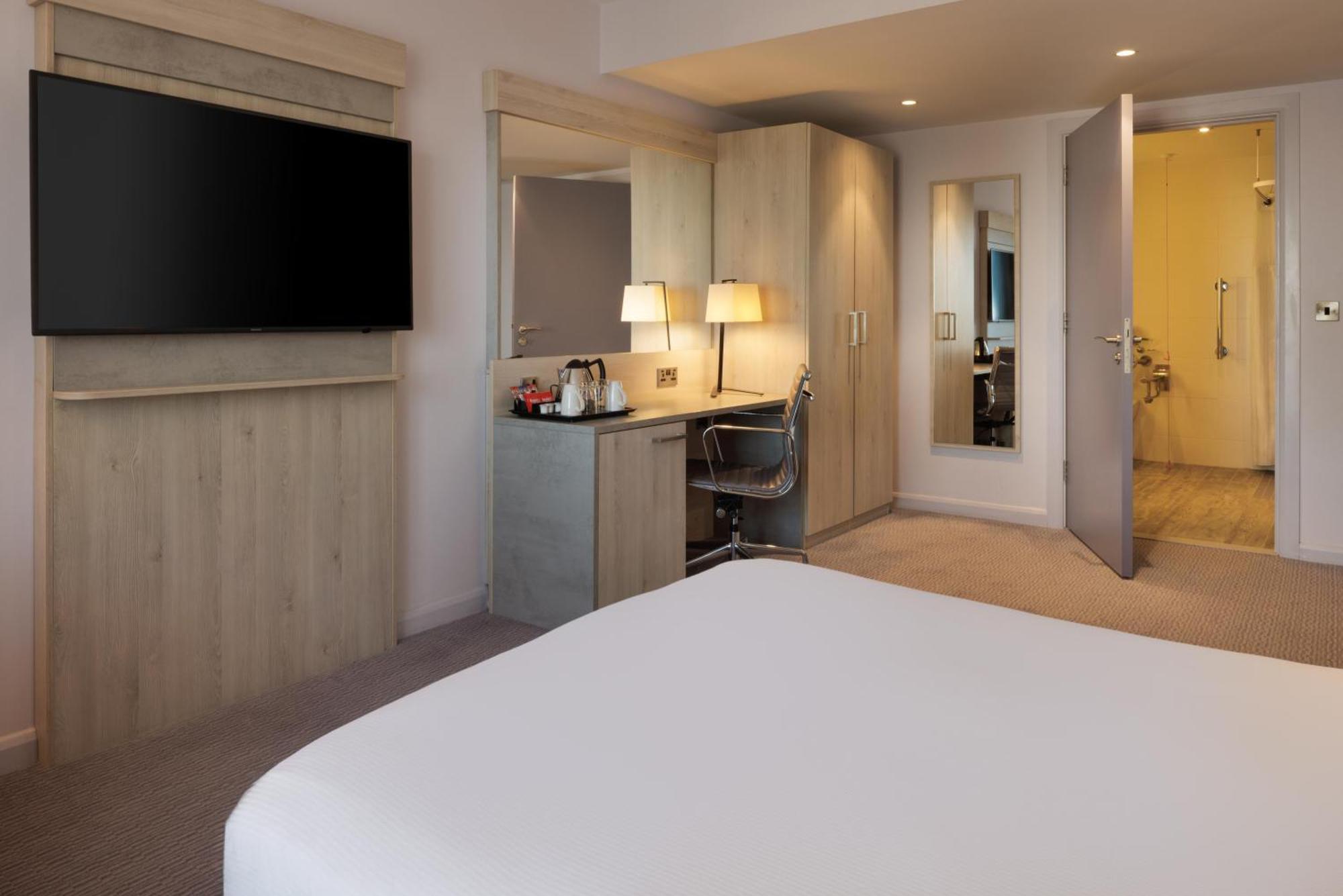 Queen Room - Accessible