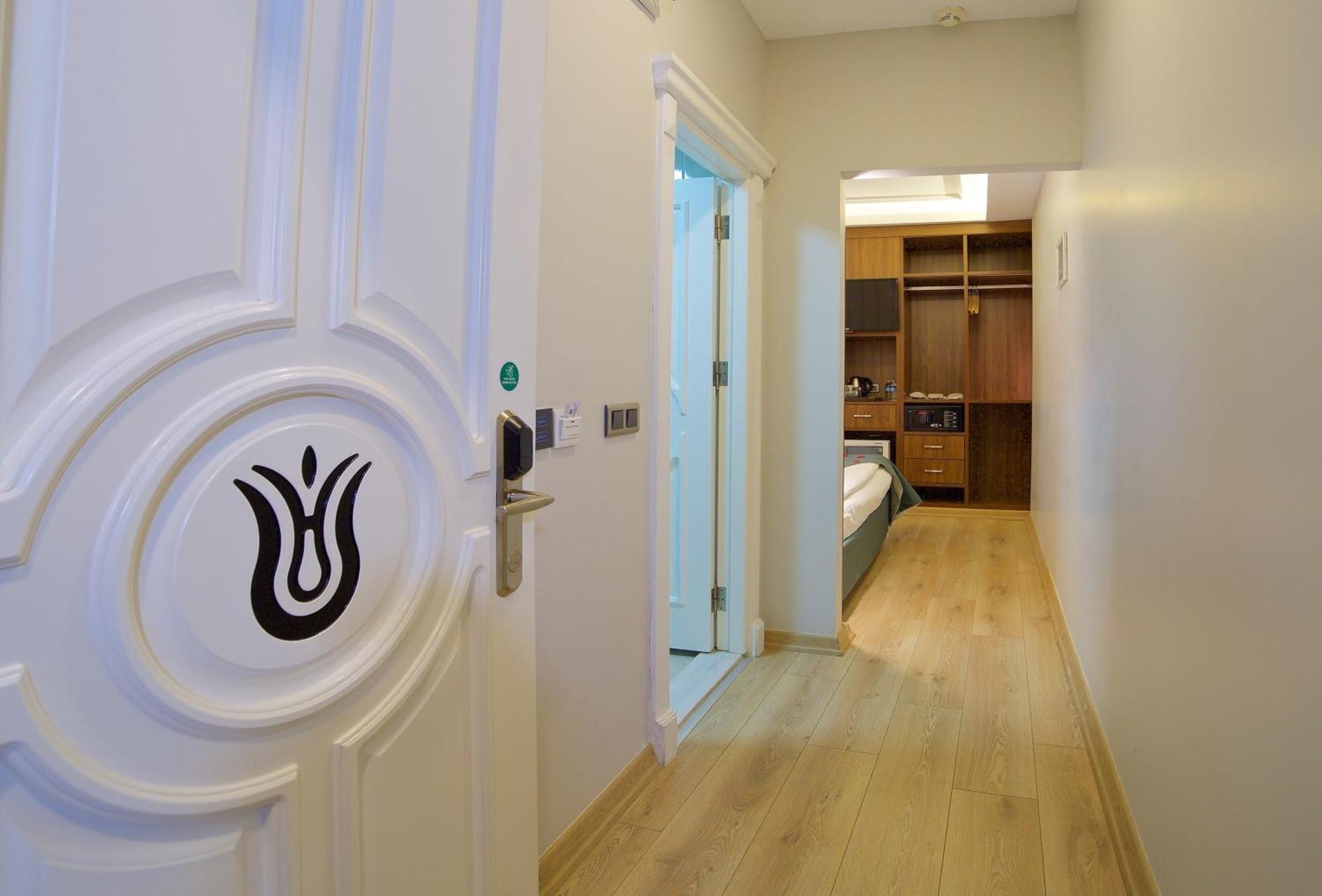 Deluxe Triple Room with Balcony