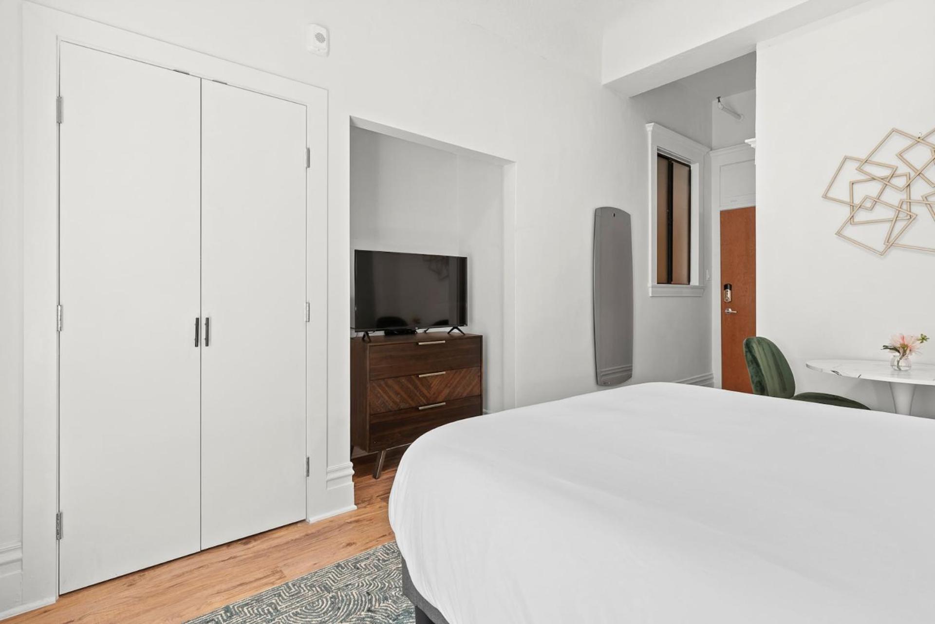 Superior Queen Room Self Check Virtual Front Desk