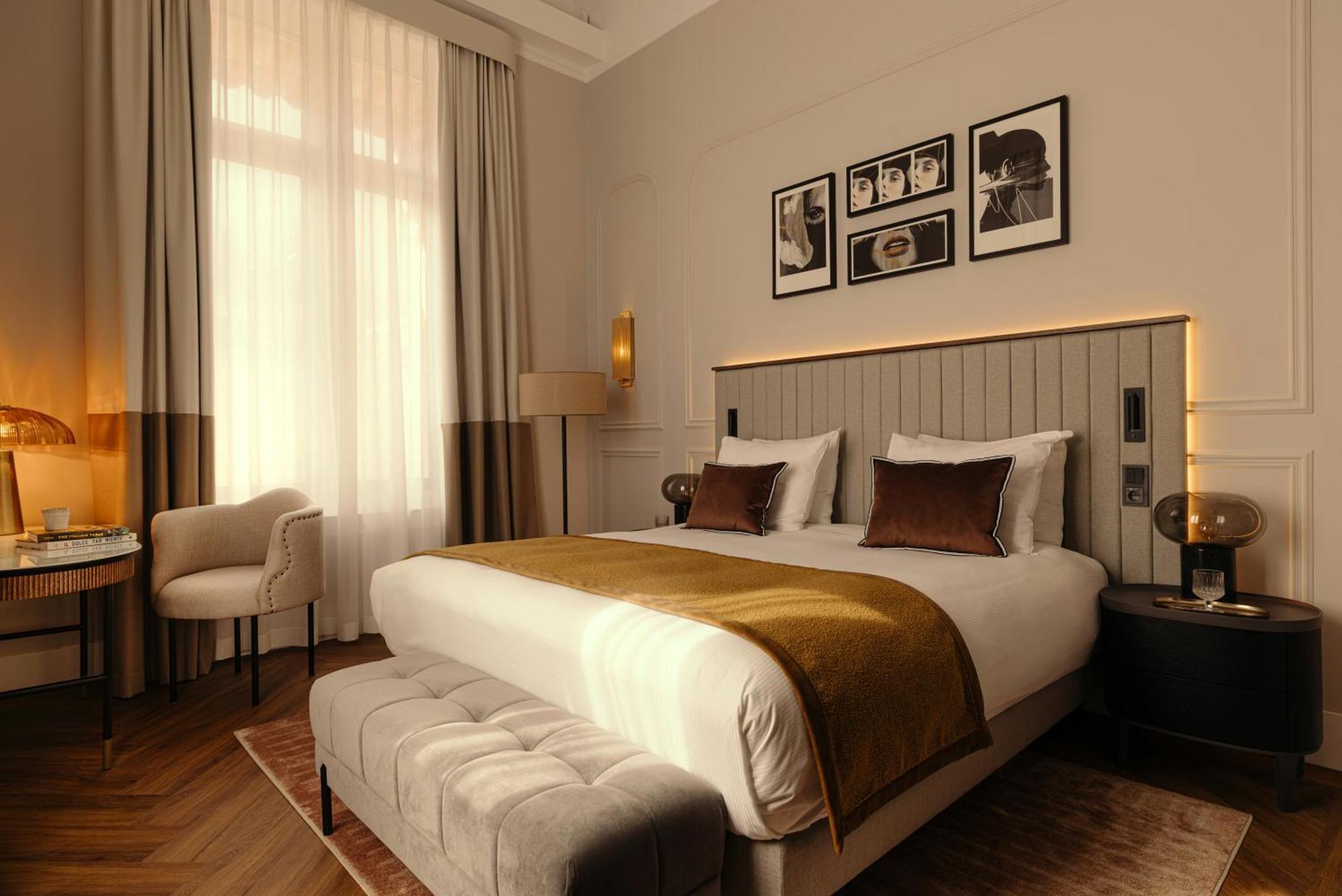 Superior Room 1 King Bed