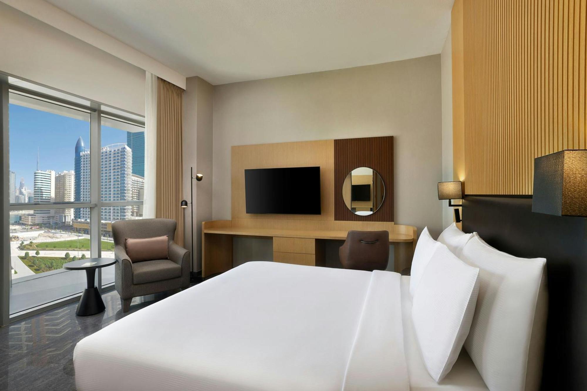Premier King Room with Pool View and Soluna Access