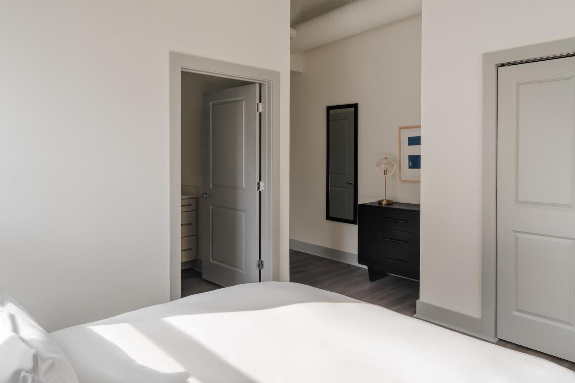 Three-Bedroom Apartment Self Check Virtual Front Desk
