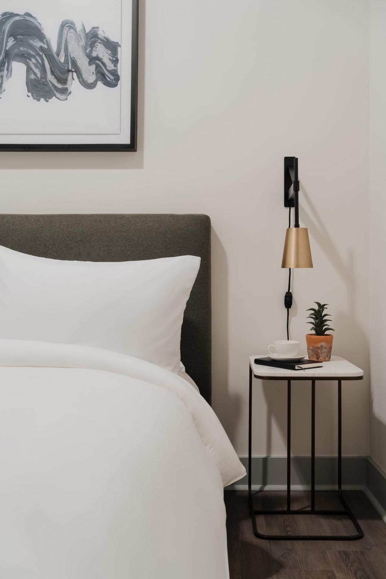 Three-Bedroom Apartment Self Check Virtual Front Desk