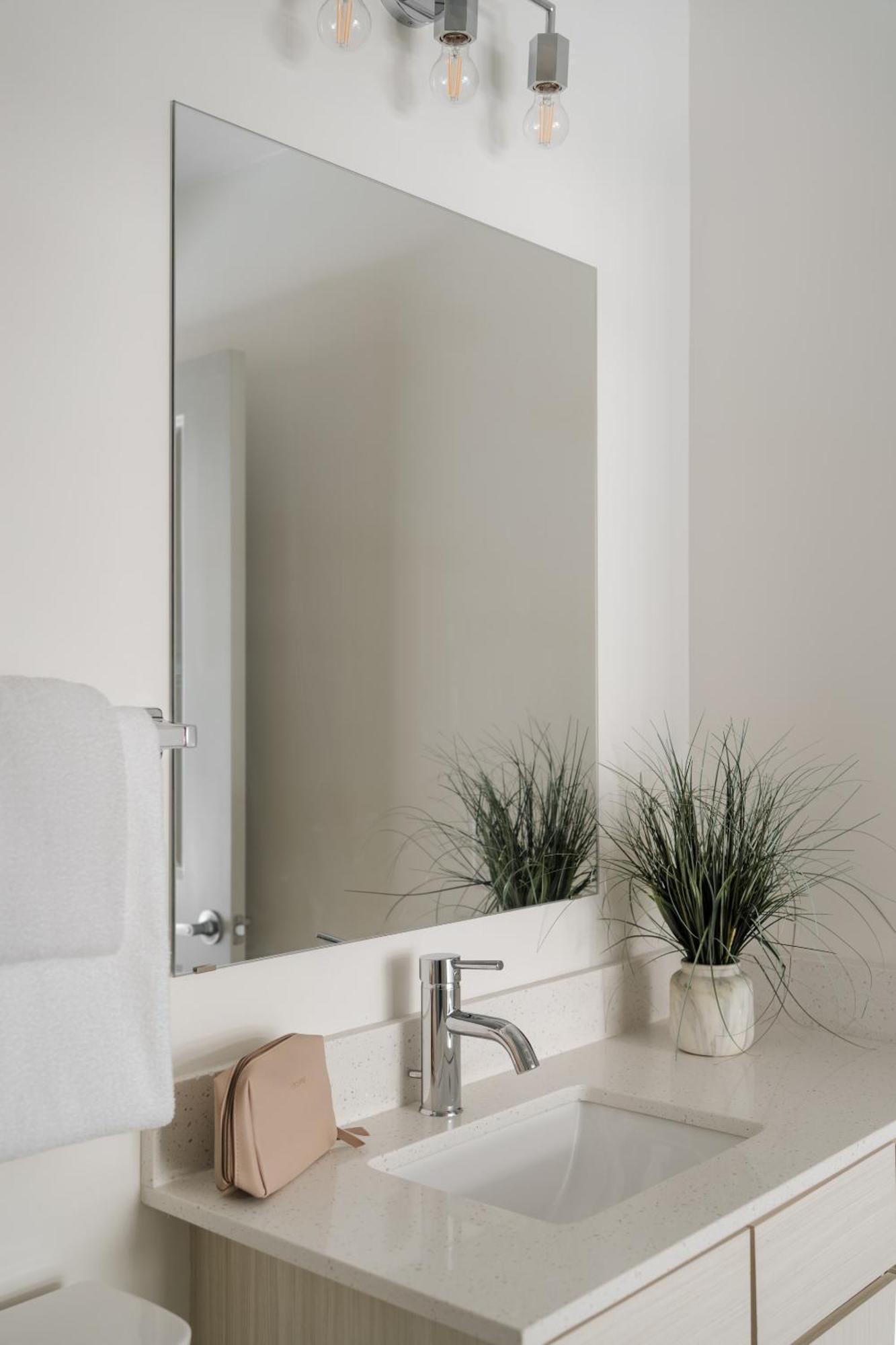Three-Bedroom Apartment Self Check Virtual Front Desk