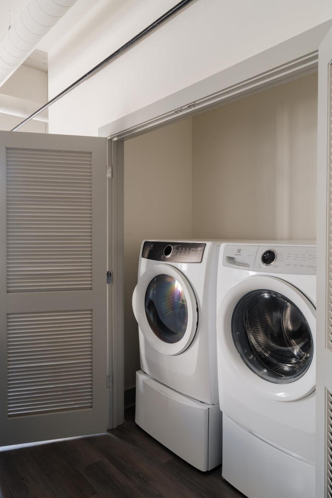 Three-Bedroom Apartment Self Check Virtual Front Desk