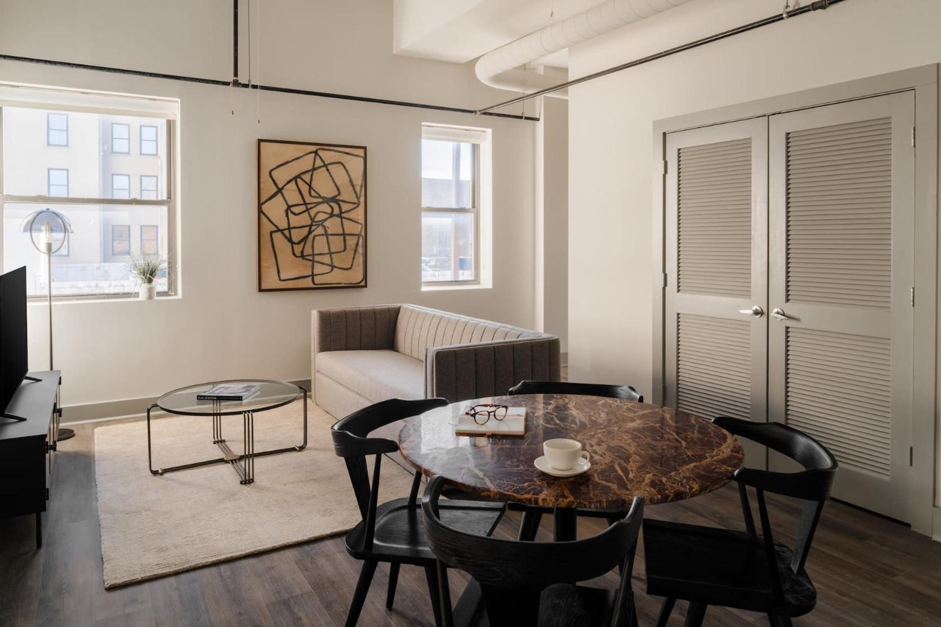 Three-Bedroom Apartment Self Check Virtual Front Desk