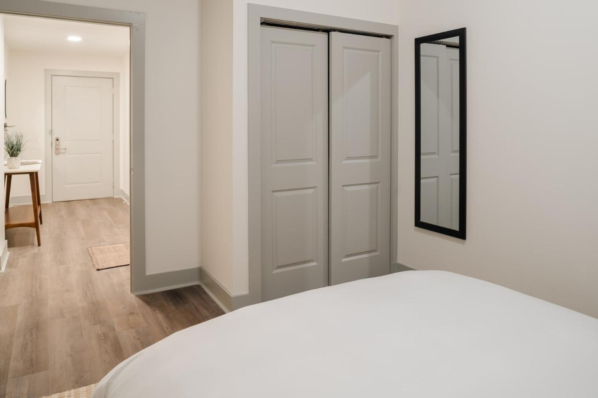 Three-Bedroom Apartment Self Check Virtual Front Desk