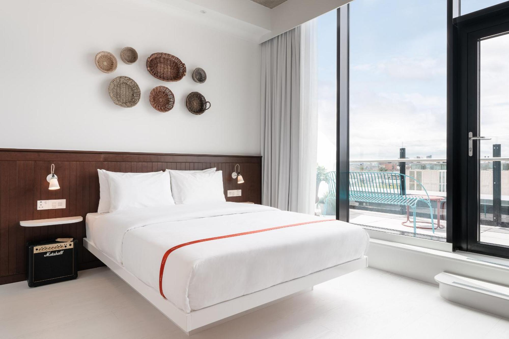 Wow Room with Balcony