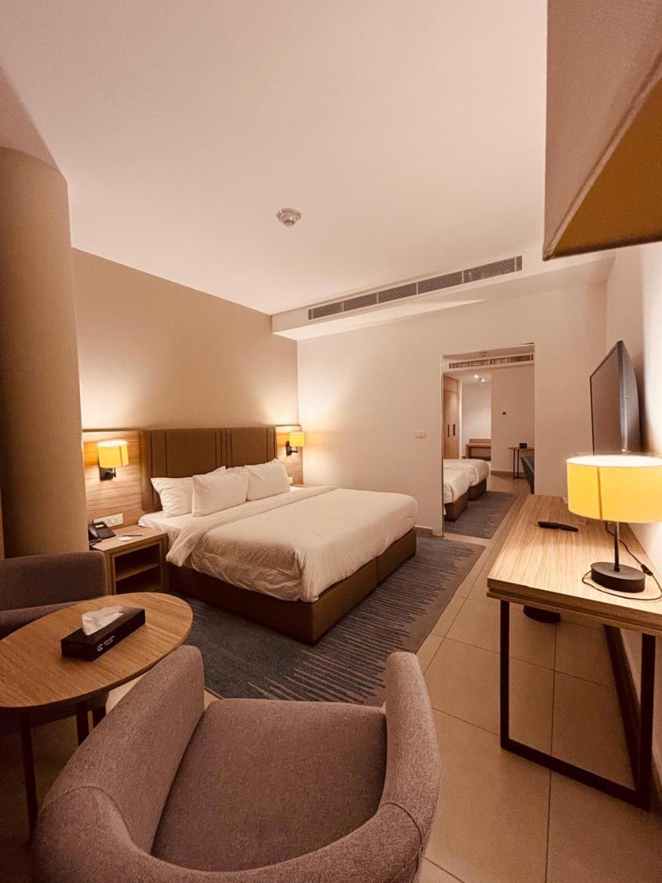 Family Suite - 1 King Bed 2 Single Beds