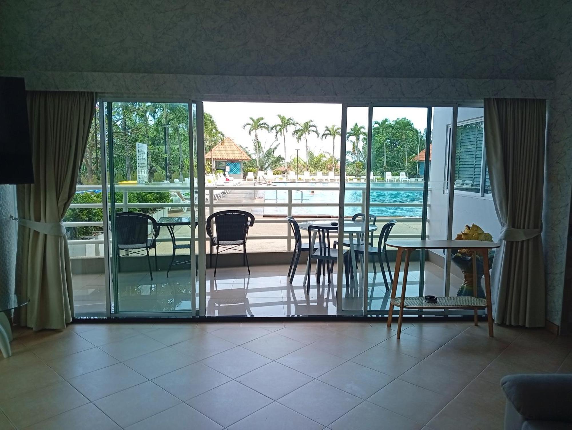 King Suite with Pool View