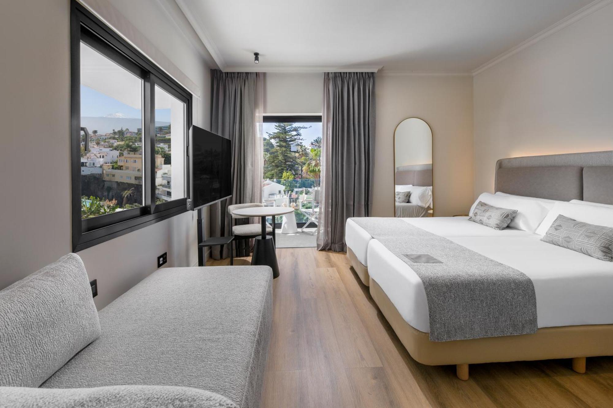 Superior Twin Room with Sea View