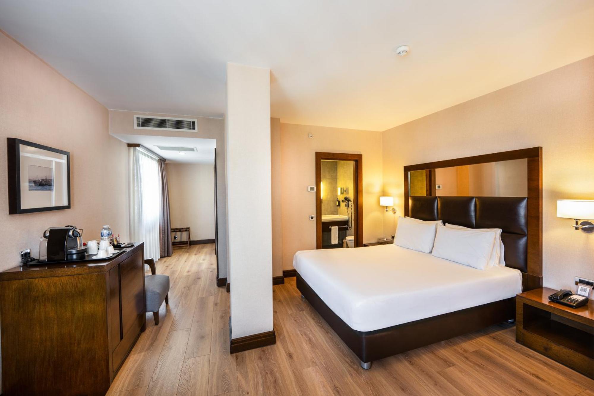 Corner Suite